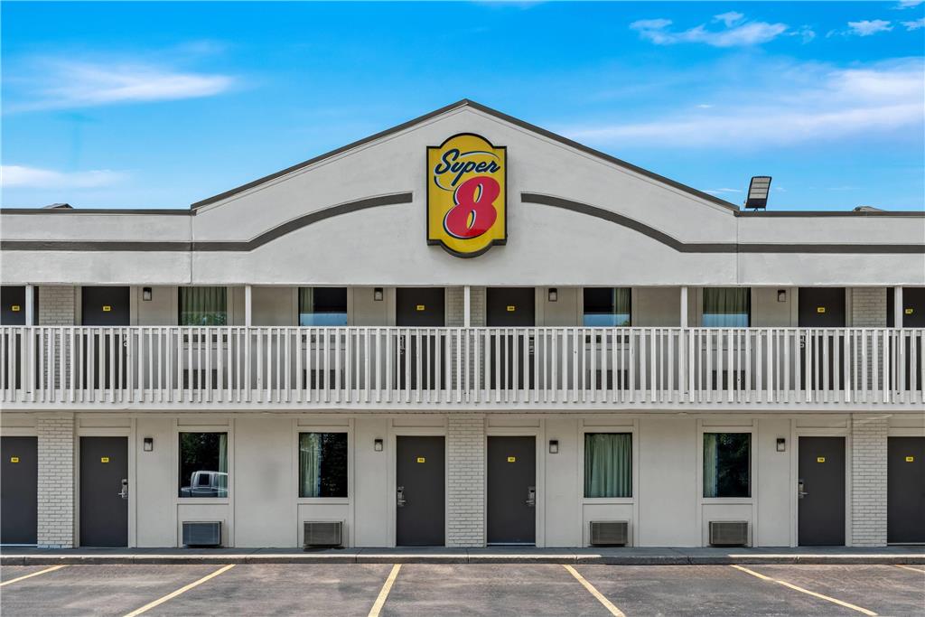 Super 8 by Wyndham Brownsburg - photo 5