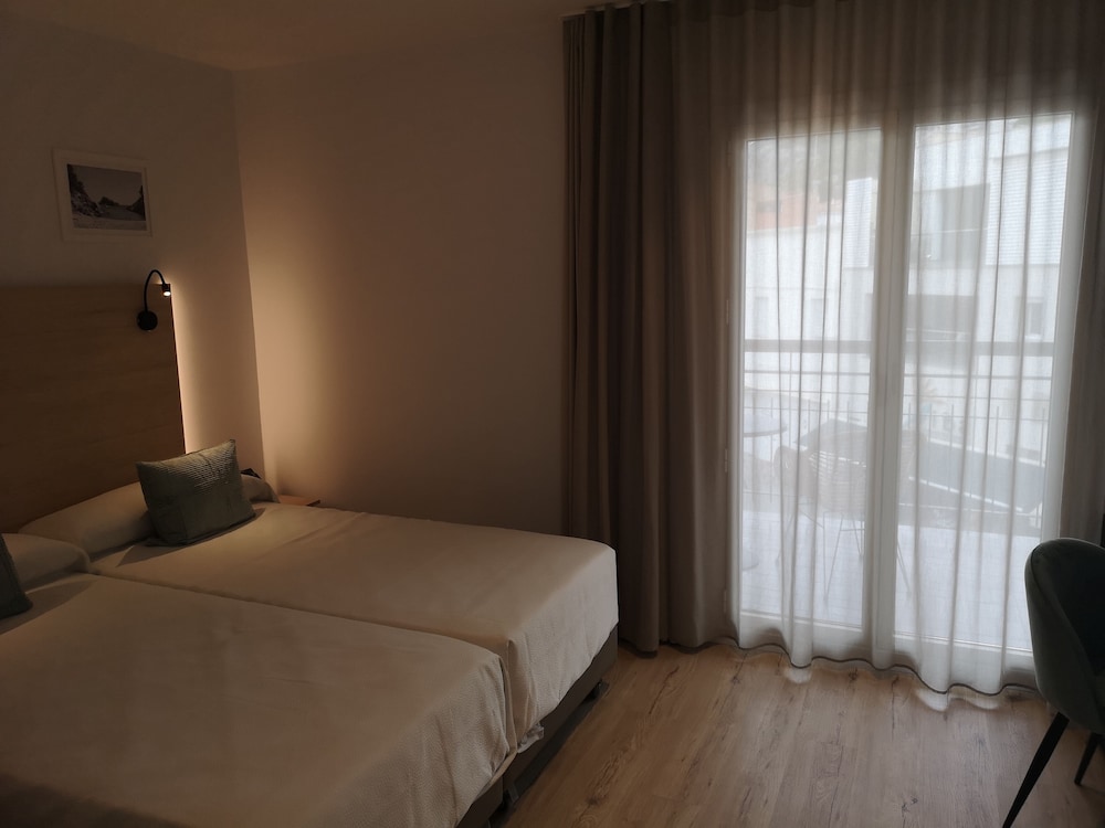 Hotel Coral Boutique by gaiarooms — Torroella De Montgri — photo 5