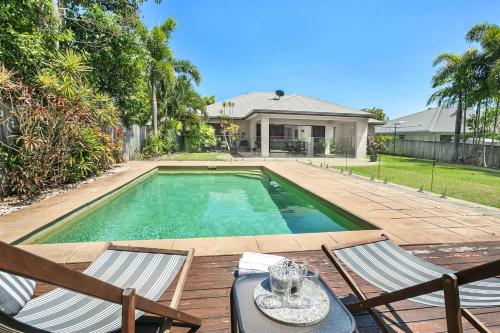 Coco Tierra Expansive Cairns Oasis With Pool — Smithfield