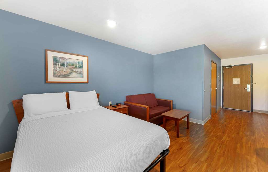 WoodSpring Suites Akron - photo 24