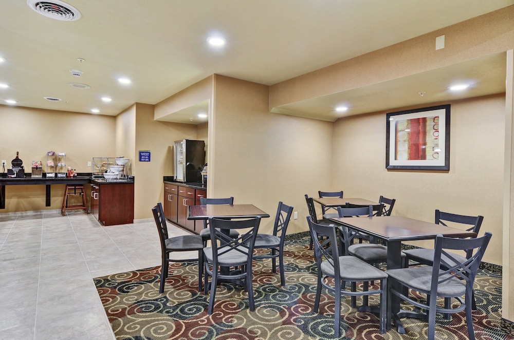 Cobblestone Inn & Suites Ambridge - photo 46
