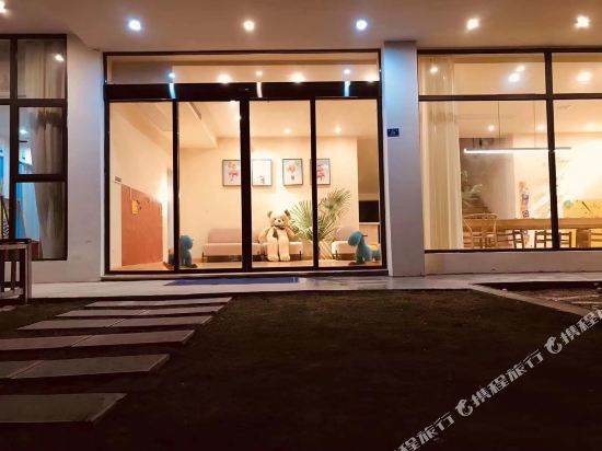 Shangu Huajian Jianghe Qiji Parenting Hotel in Zhangjiajie, People's Republic of China