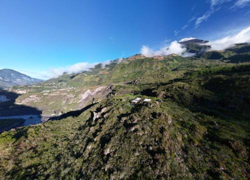 Volcán Tungurahua y arquitectura Energía Renovable in Banos, Ecuador