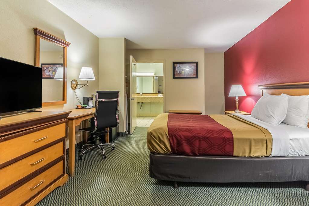 Econo Lodge Whiteville - photo 9