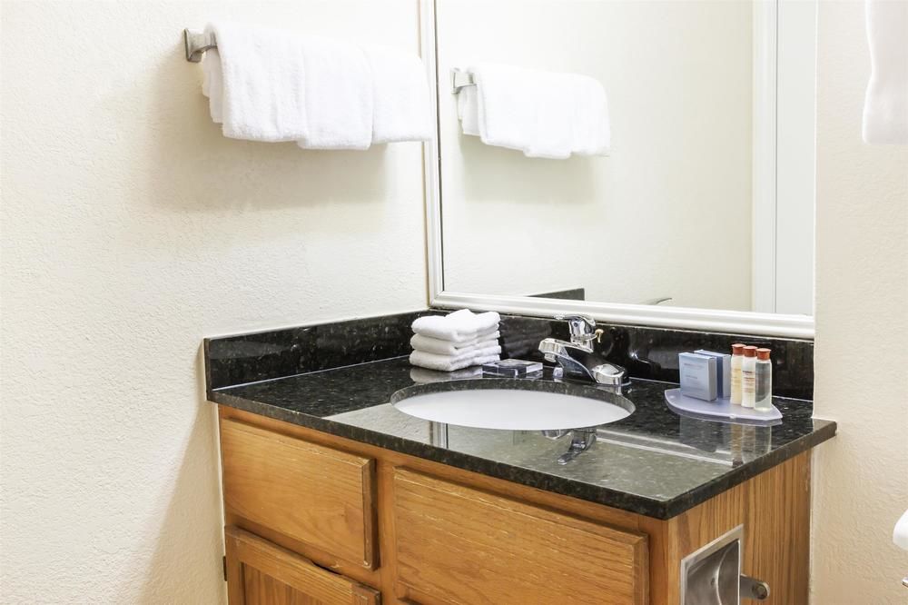 Hawthorn Suites by Wyndham Tyler - photo 15