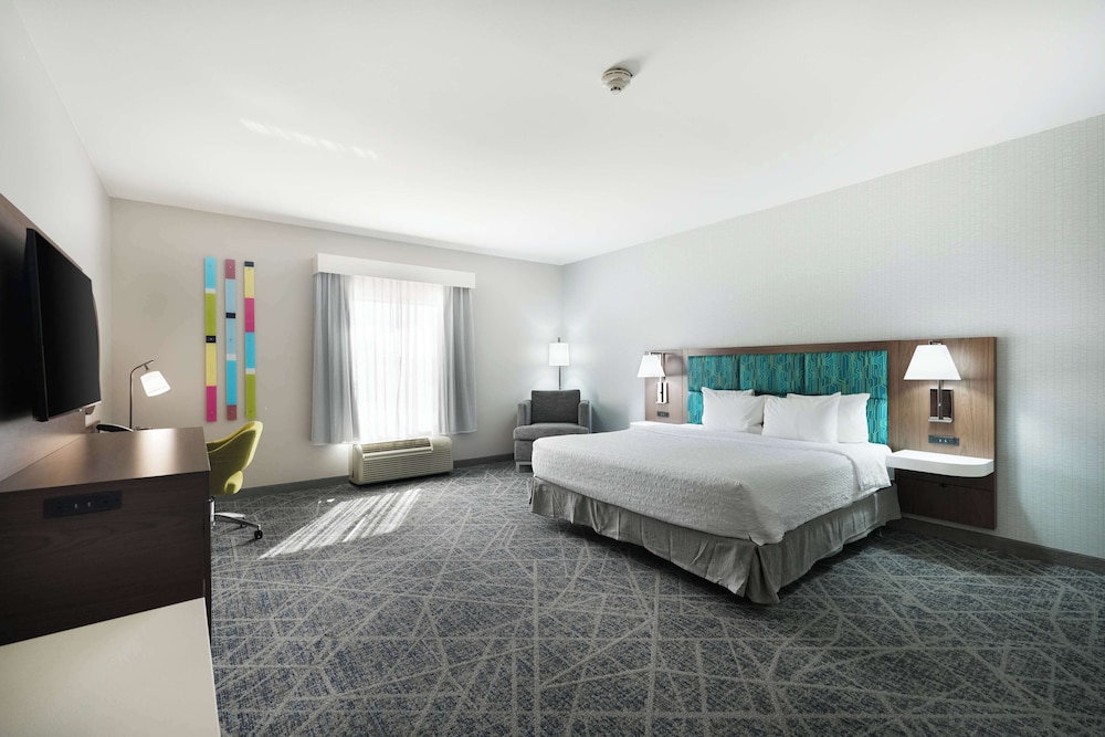 Hampton Inn & Suites Tulsa Central - photo 17