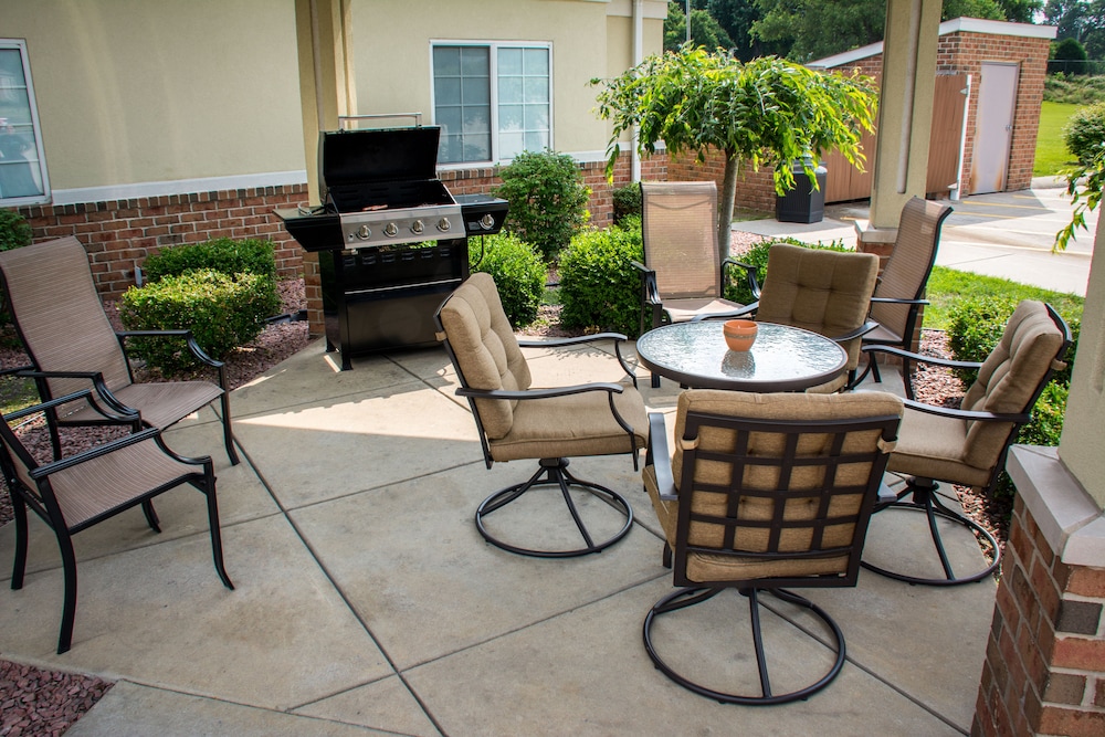 Candlewood Suites Airport by IHG - photo 21