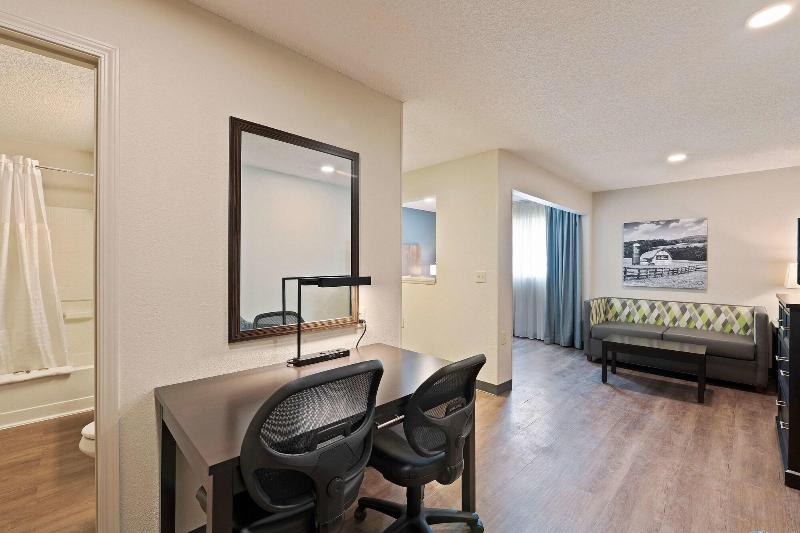 Extended Stay America Charlotte University Place E. McCullough Dr. - photo 23
