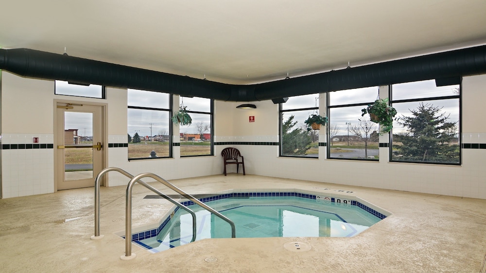 Holiday Inn Express Hotel & Suites Fort Atkinson by IHG — hotel in Fort Atkinson