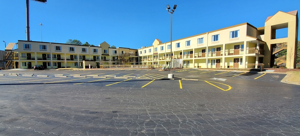 Days Inn by Wyndham Atlanta Southlake Morrow - photo 29