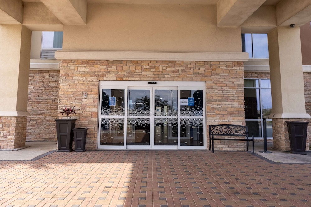 Hampton Inn Alice - photo 48