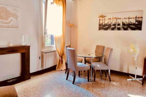 Palazzo San Samuele Elegant Apartment In San Marco — 4-Star Luxury Hotel in Venice, Italy