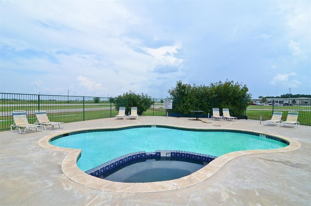 Pine Point Inn & Suites - photo 17