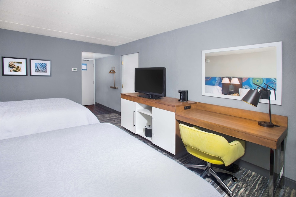 Hampton Inn & Suites Annapolis - photo 11