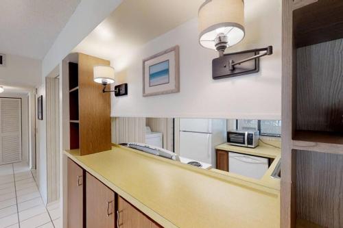 E63 2Bd 2B Directly on Siesta Key Intracoastal — 4-Star Luxury Hotel in Siesta Key, United States