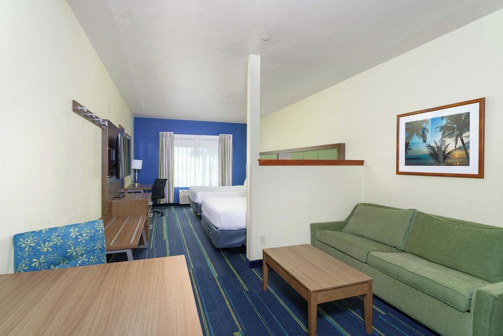 Triple Play Resort Hotel & Suites - photo 23