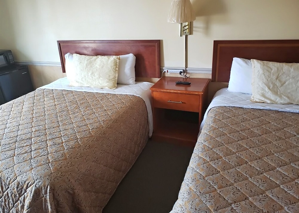 Traveler's Choice Motel - photo 7