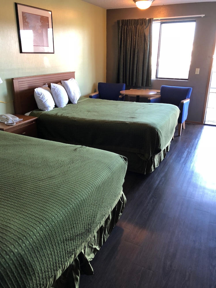 Sumner Motor Inn - photo 3