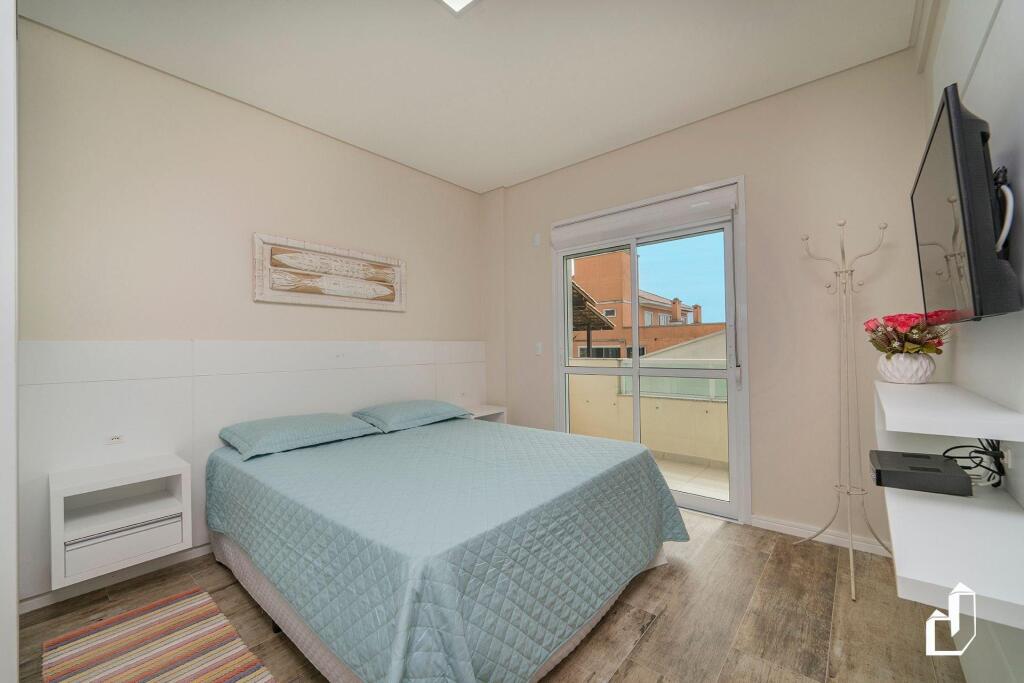 Kremer Residence: Apto 202 amplo próximo ao mar