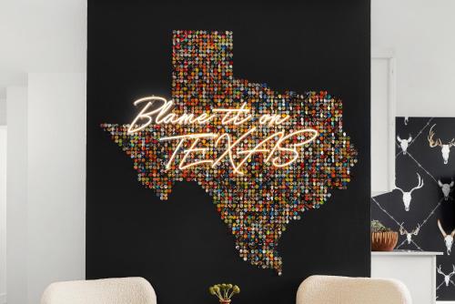 Heated Pool Game Room Outdoor Movies Mins to Downtown Sleeps 14 in Austin, United States