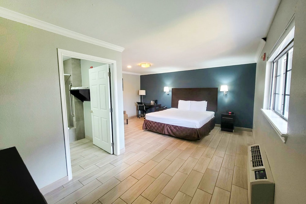 OYO Hotel McAllen Airport South - photo 43