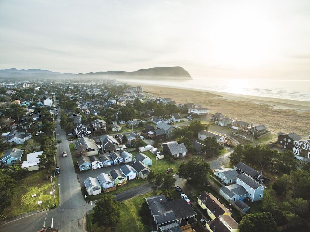 Beach Retreat — 4-Star Luxury Hotel in Seaside, United States