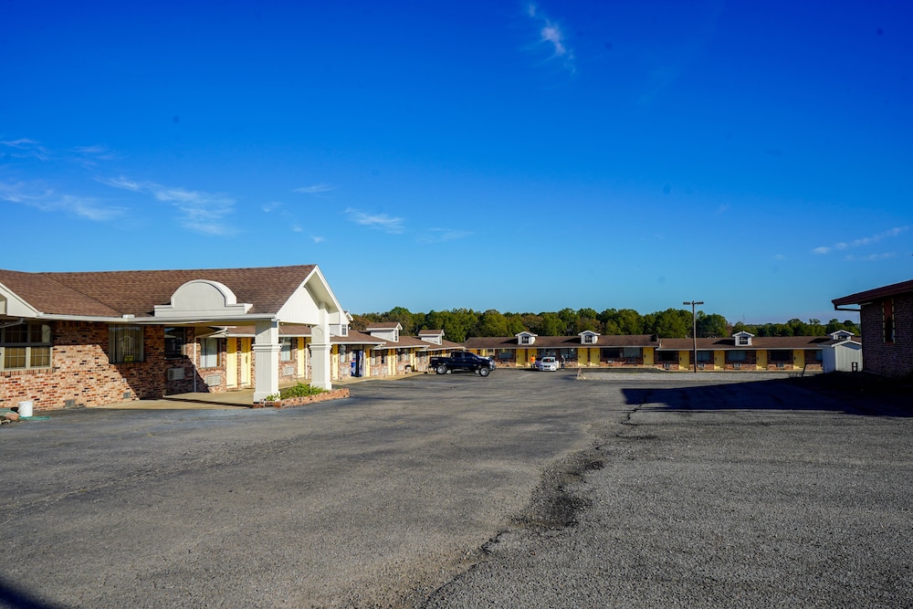 Sunset Inn Clarksville - photo 54