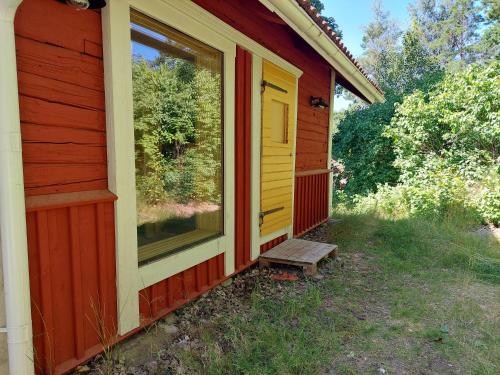 Humlebo stuga med bastu in Soederkoeping, Sweden