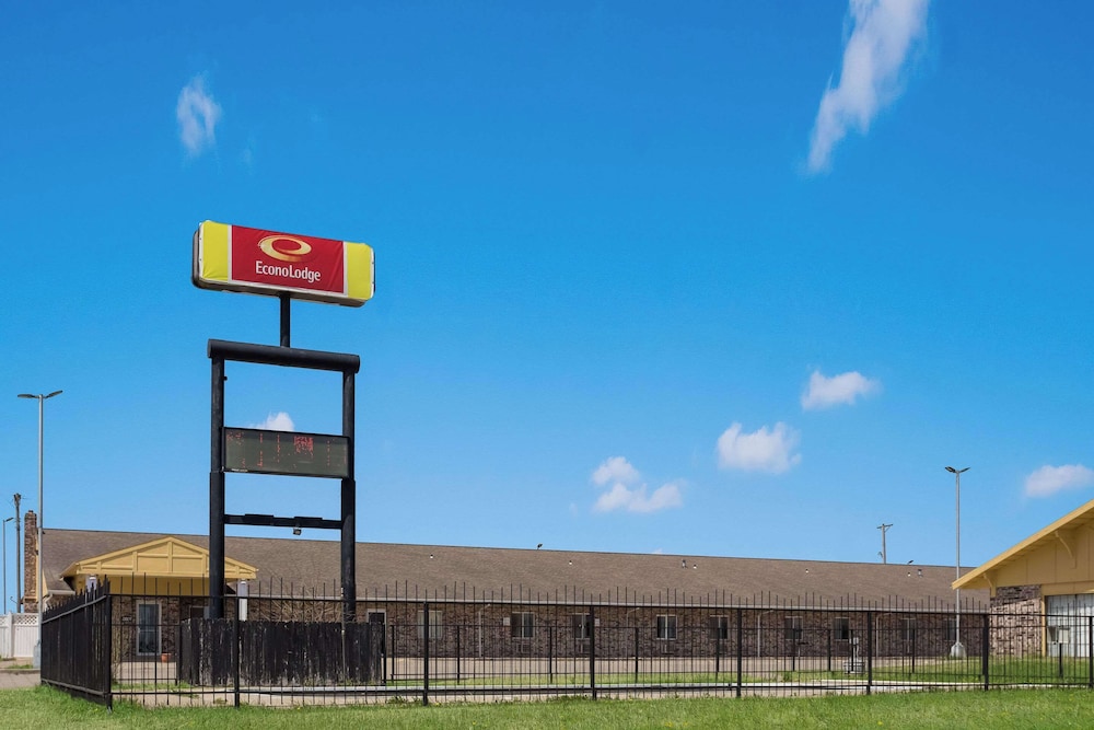 Econo Lodge Concordia MO - featured photo