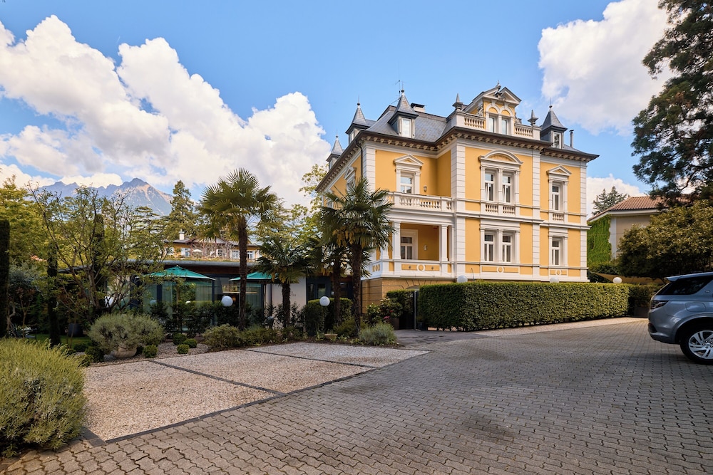 Villa Helvetia — 4-Star Luxury Hotel in Merano, Italy