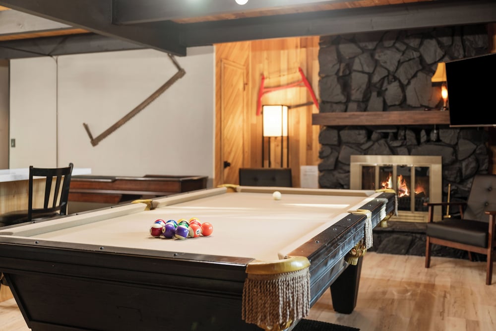 Timber Wolf Tavern - last minute hotel in Big Bear Lake