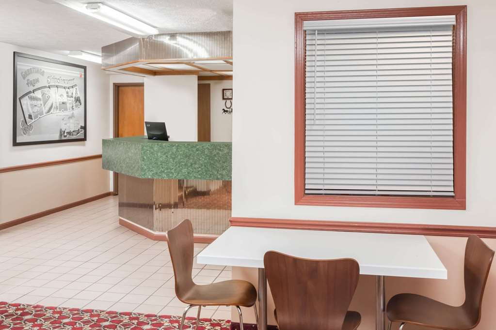 Super 8 by Wyndham Shipshewana - photo 4