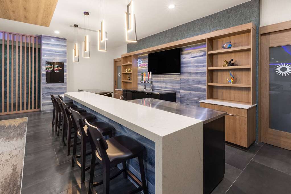 La Quinta Inn & Suites by Wyndham El Paso East Loop 375 - photo 5