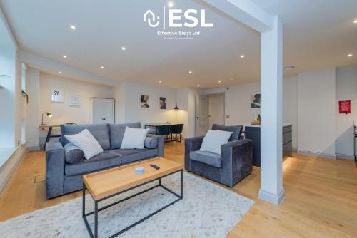 Modern 2 Bedroom Church Apartment 5 Mins to Town Centre Free Parking — 4-Star Luxury Hotel in Shrewsbury, United Kingdom