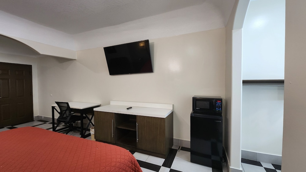 Scottish Inns & Suites Sam Houston Pkwy - photo 10
