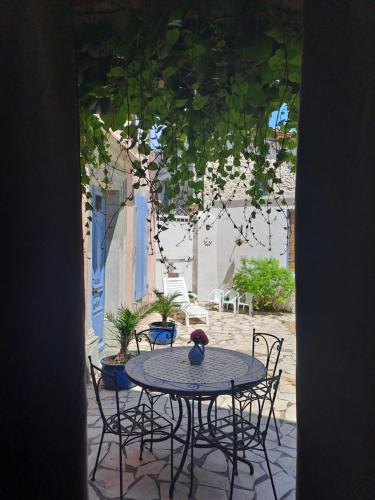 La Maisonnette Avec Spa Piscine Et Climatisation - last minute hotel in Unknown City