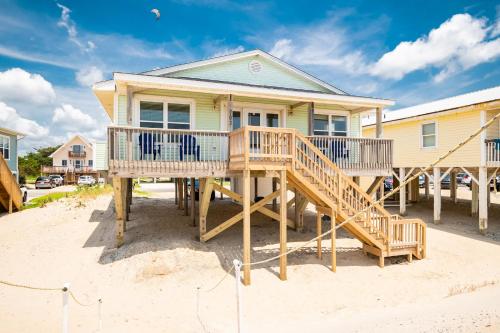 Absolute Beach by Oak Island Accommodations - photo 9