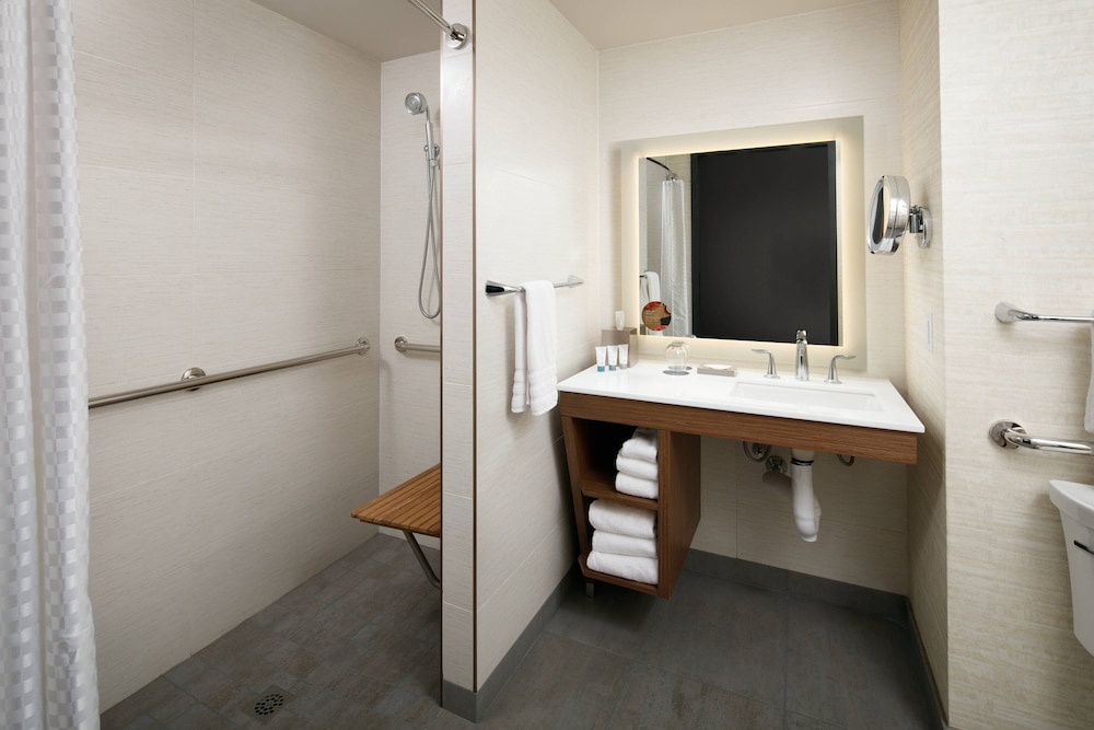 The Westin Milwaukee - photo 32