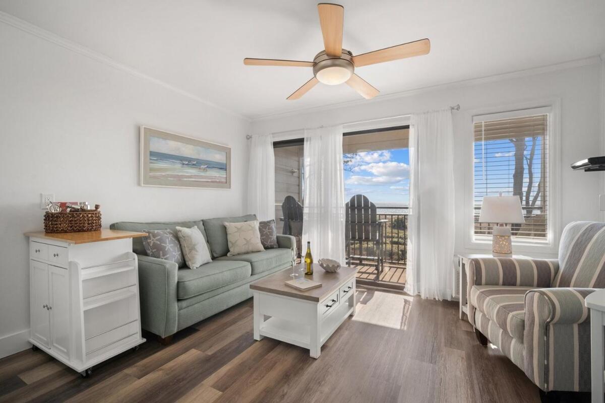 Ocean Front Condo with Private Water Front Balcony — 5-Star Luxury Hotel in Hilton Head Island, United States