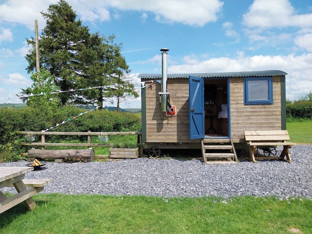 The Shearer’s Hut Sleeps 2 Wood Burner Fire Pit in Carmarthen, United Kingdom