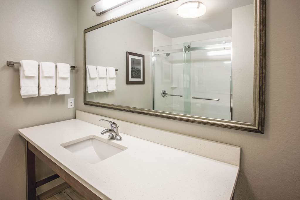 La Quinta Inn & Suites by Wyndham Duluth - photo 14