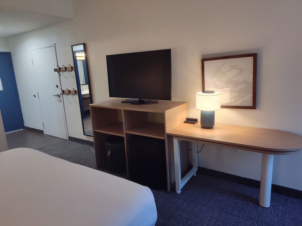 Spark by Hilton Stevensville - photo 18