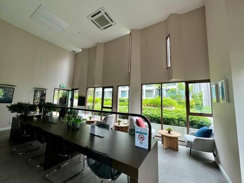 Modern Condo Near Icon Siam & BTS Krung Thonburi