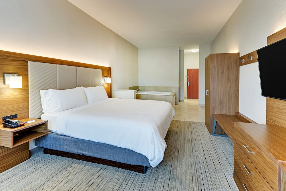 Holiday Inn Express Hotel & Suites Weatherford by IHG - photo 38