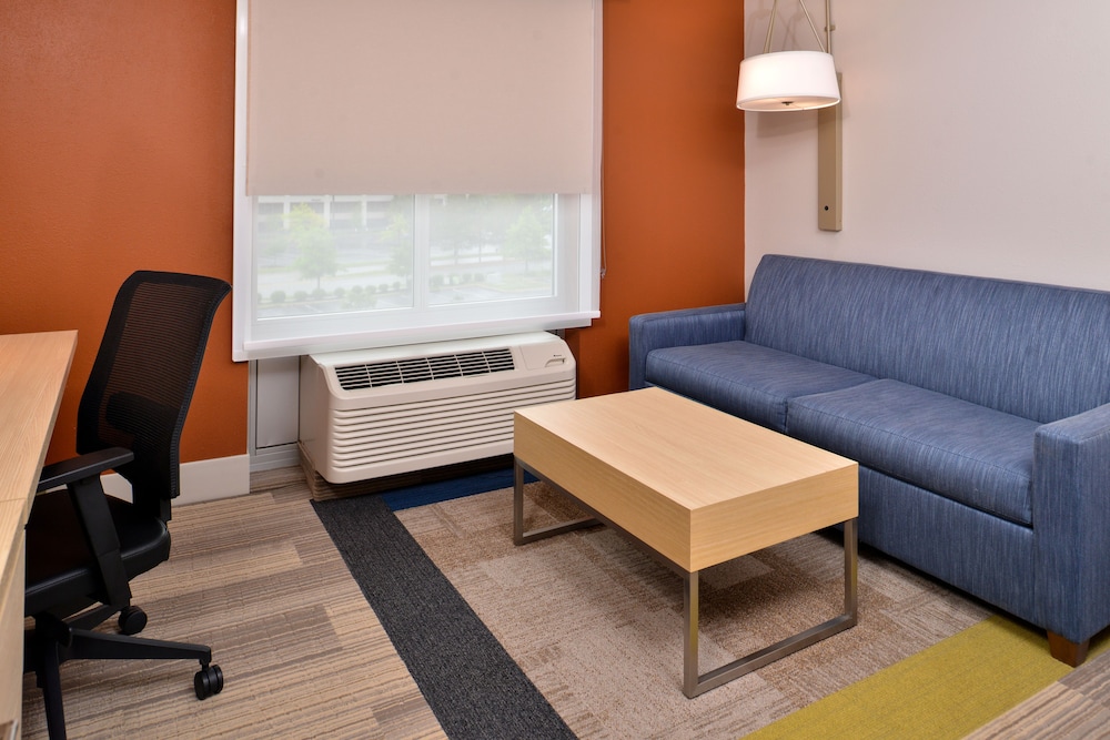 Holiday Inn Express & Suites Cincinnati Mason by IHG - photo 14