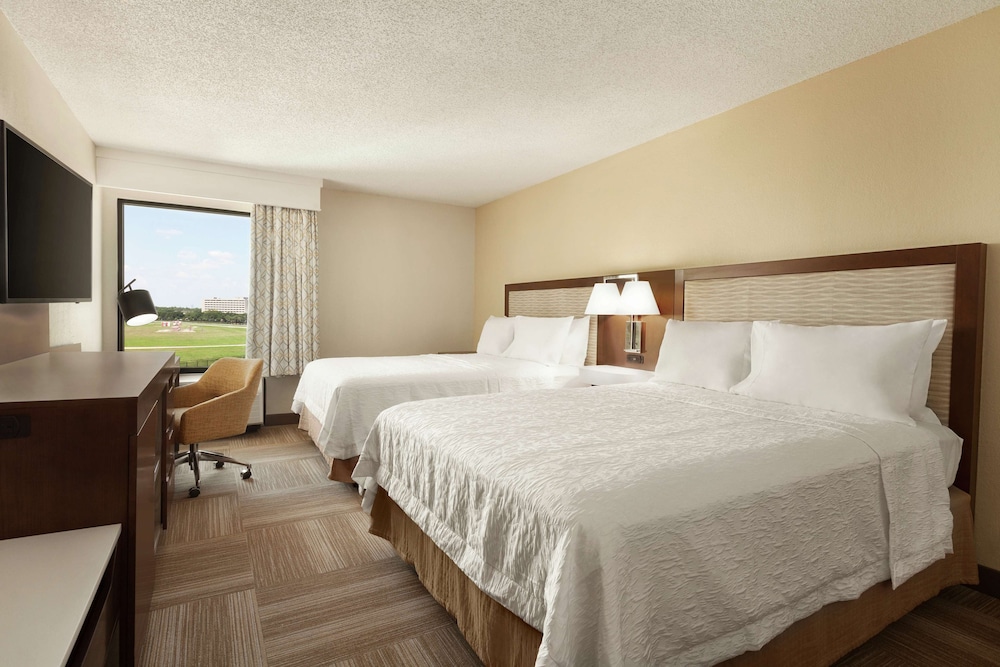 Hampton Inn Houston Hobby Airport - photo 20