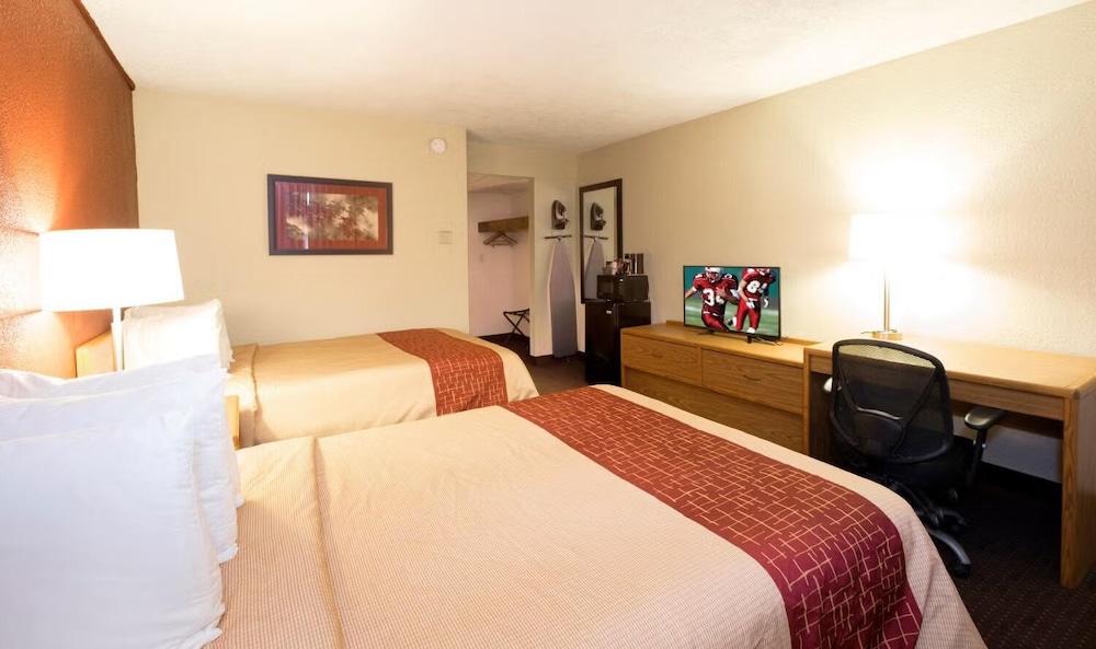 Days Inn by Wyndham Williamsport - photo 4