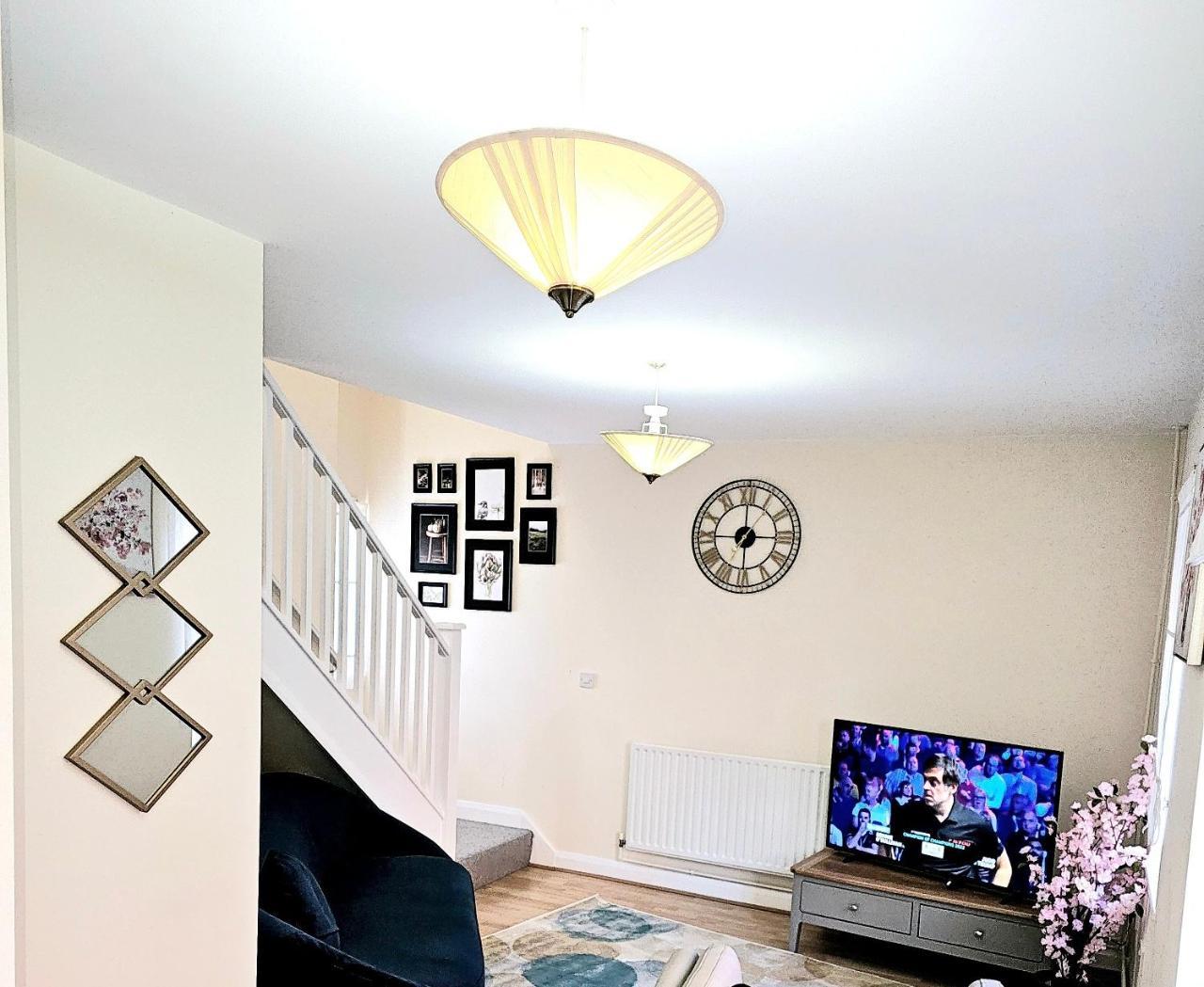 Beautiful Townhouse with Netflix — 4-Star Luxury Hotel in Long Eaton, United Kingdom