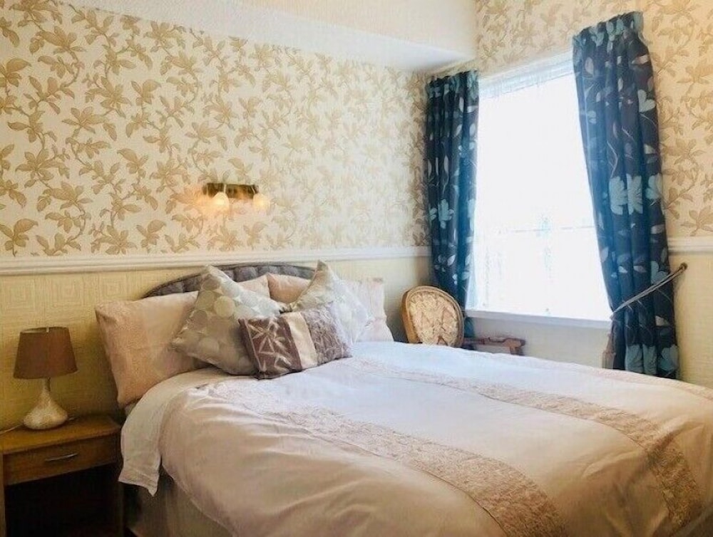 Dunromin Hotel - carbon neutral hotel in Blackpool