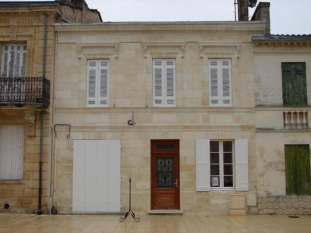 Le Médoc de Clémence - carbon neutral hotel in Lamarque